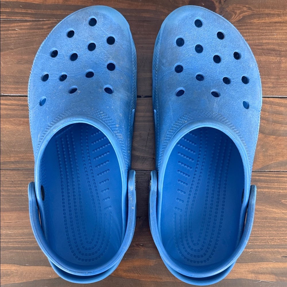 2 Pair Men’s Crocs Size 9 Blue and Gray Clogs - Picture 5 of 17